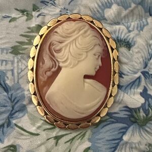 Gold tone and Cream Cameo Brooch